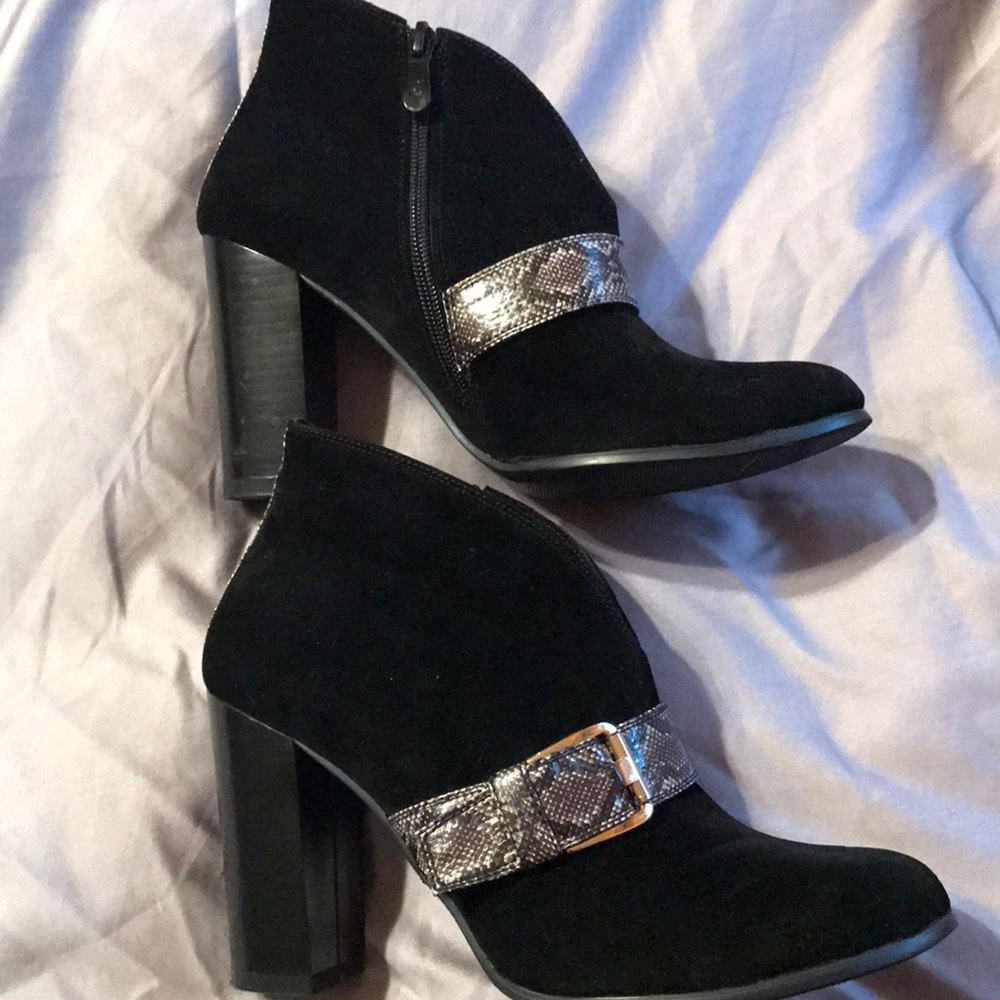 Monroe & Main black booties size 7 1/2W